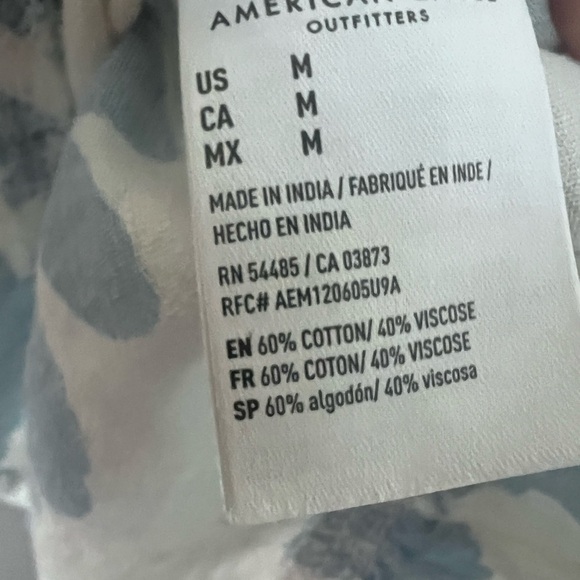 Floral Blue Tie-Front Crop Top Size Medium - Picture 8 of 8